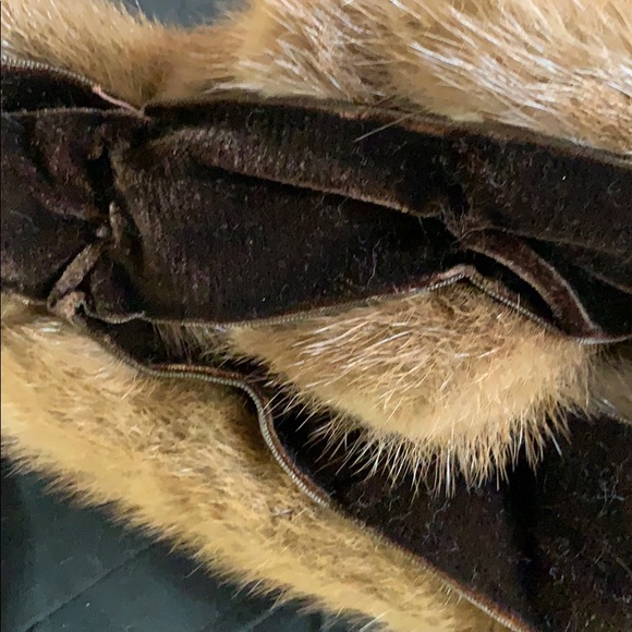 Vintage Fur Neck Accent - Picture 5 of 5